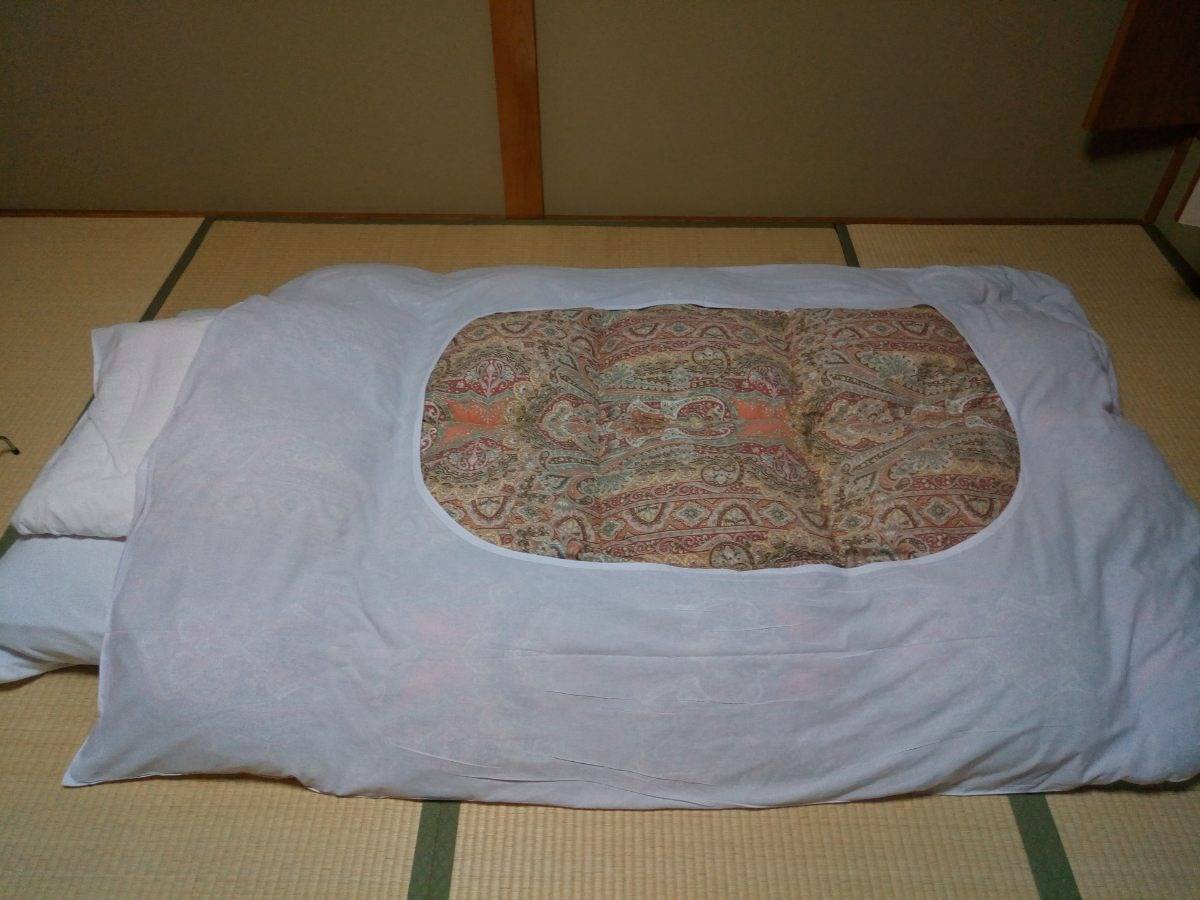 旅館に毛布がない理由と対処法！安心の寝具選びガイド