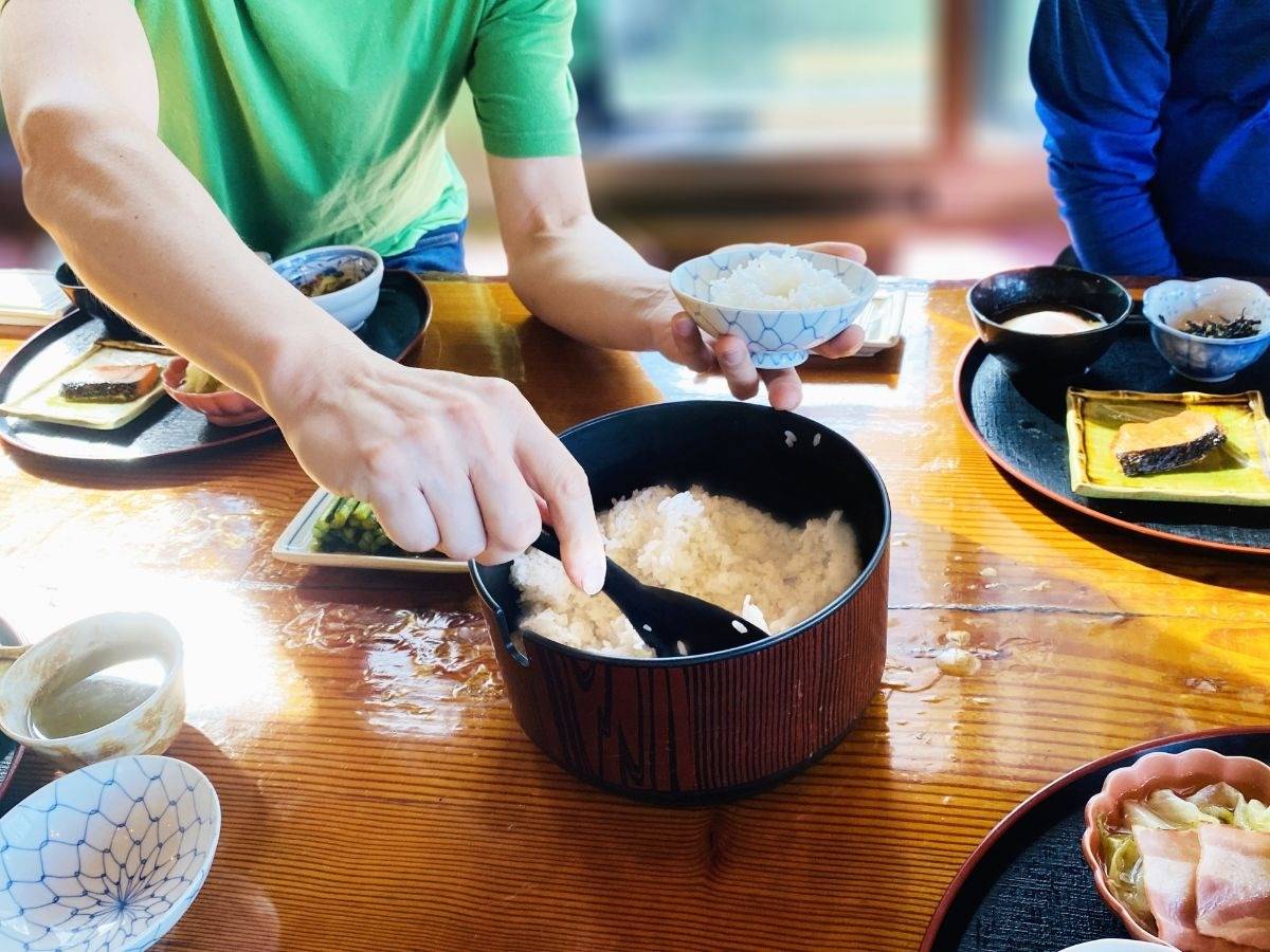 旅館の朝ごはんの服装マナー完全ガイド！朝食会場で浮かない準備術