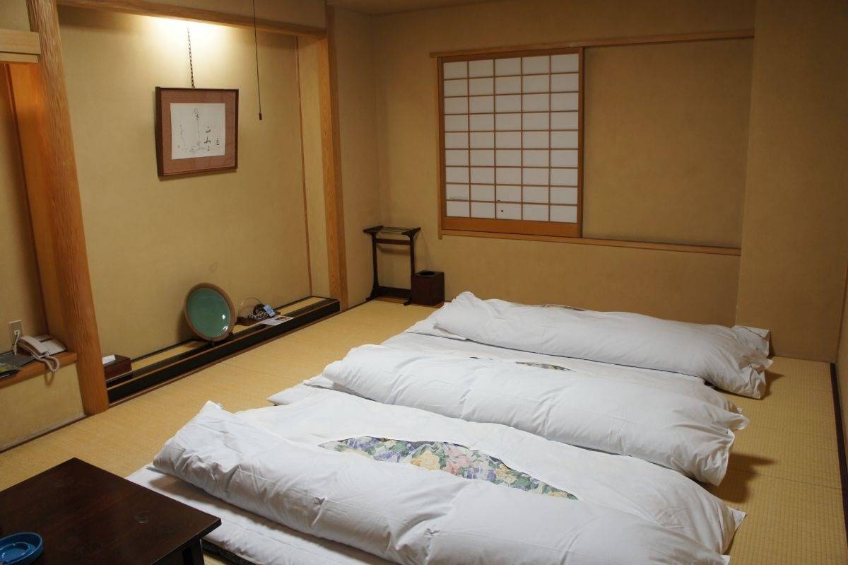 旅館の布団の違いとは？寝心地で選ぶ高級寝具とプロの見極め方
