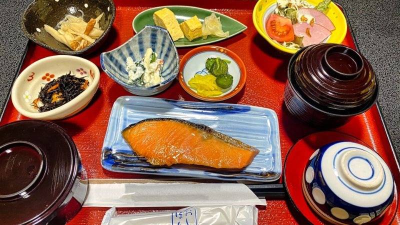 旅館の朝食が特別な理由！非日常を味わえる絶品メニューと過ごし方